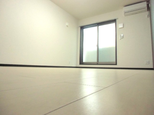 その他　クローゼツトを完備した広々洋室9.4帖の洋室です☆