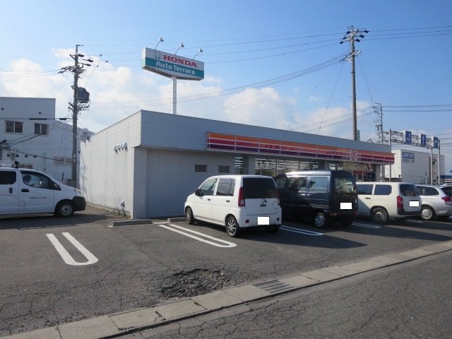 コンビニ　ファミリーマート鈴鹿寺家5丁目店（コンビニ）まで430m