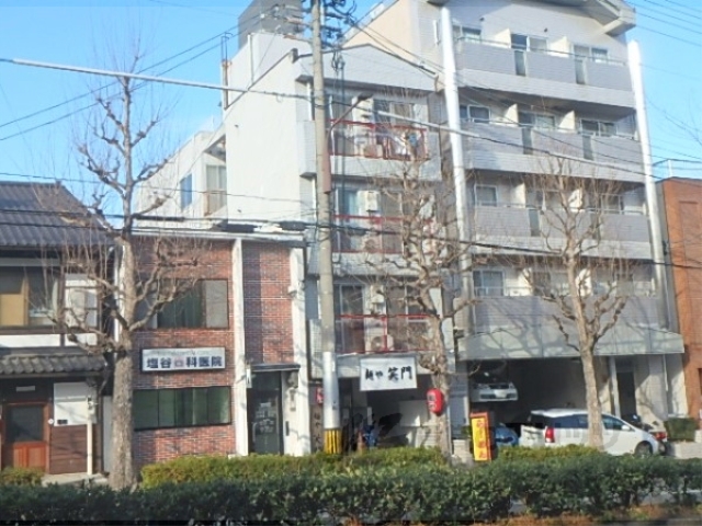 京都市北区紫野下若草町のマンションの建物外観