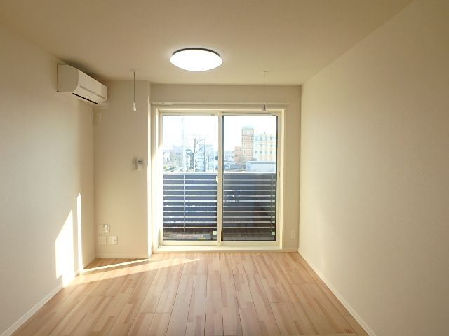 居室・リビング　１１．３帖のリビングにはエアコン完備