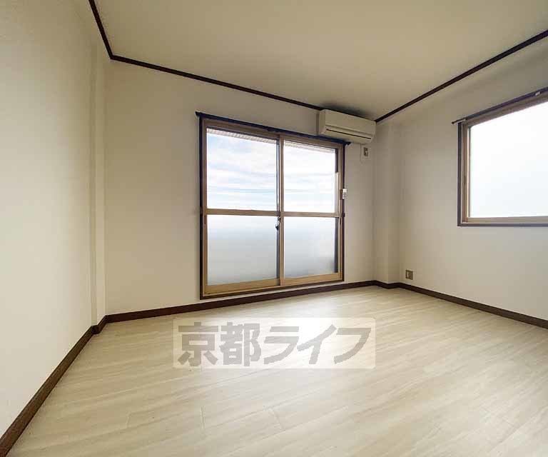 居室・リビング　きれいめなフローリングです。