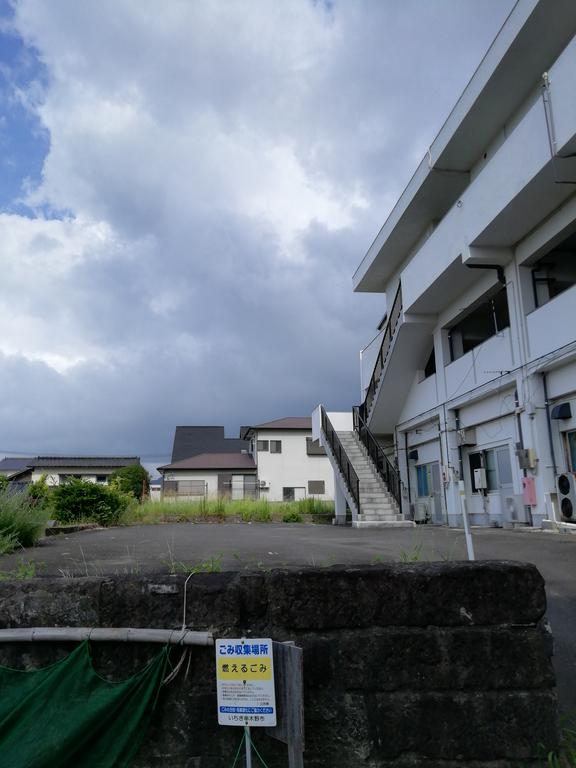 【波村ビルの駐車場】