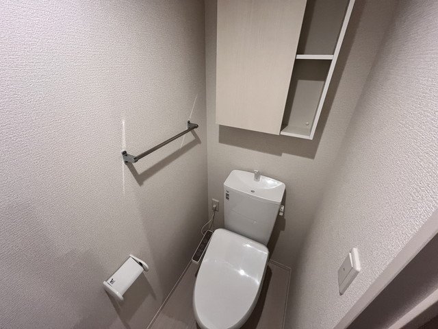 【大蔵中町3階建アパートのトイレ】