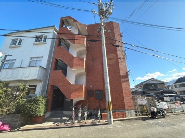 桜井市大字粟殿のマンションの建物外観