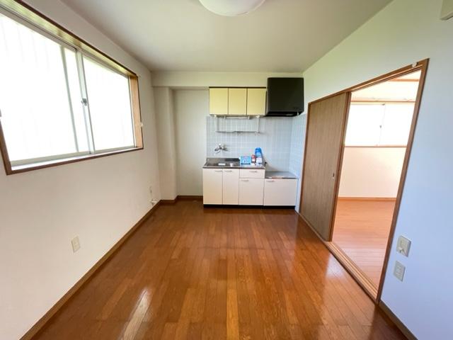 キッチン　※同タイプ部屋の写真です。