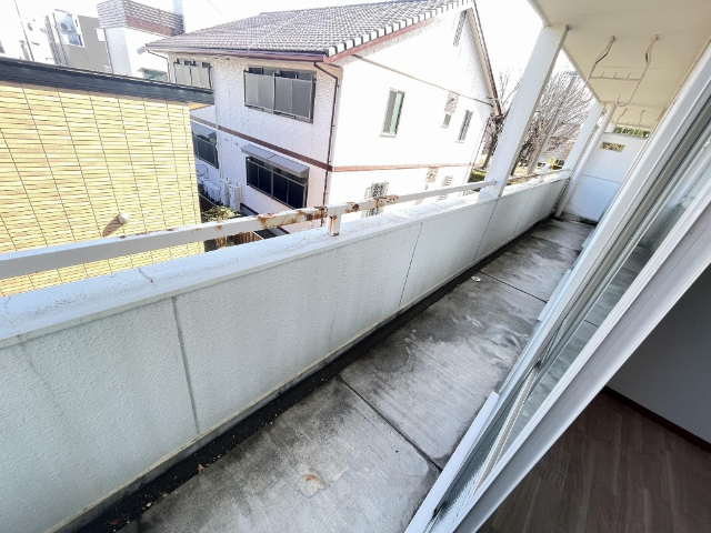 バルコニー　横広のバルコニー