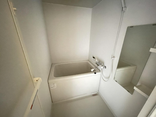 バス・シャワールーム　清潔なバスルーム