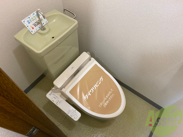 トイレ　トイレはウォッシュレット機能付きなので嬉しいですね。