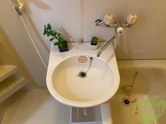 洗面設備　洗面はコンパクトなサイズで使いやすそうですね。