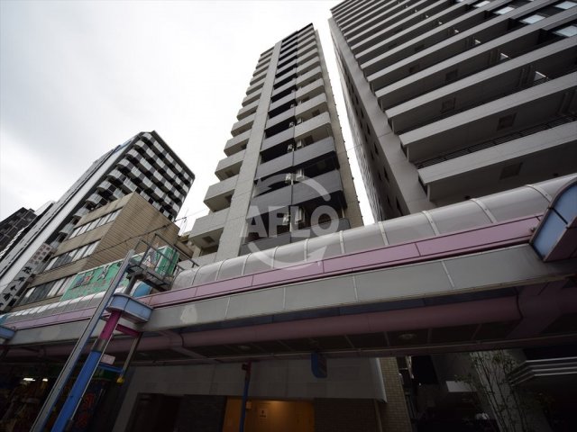 大阪市中央区松屋町のマンションの建物外観