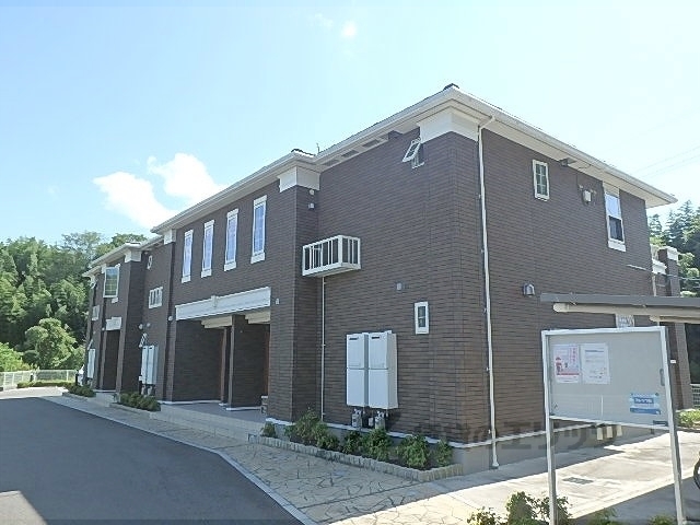 甲賀市水口町水口のアパートの建物外観