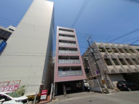 和歌山市東蔵前丁のマンションの建物外観