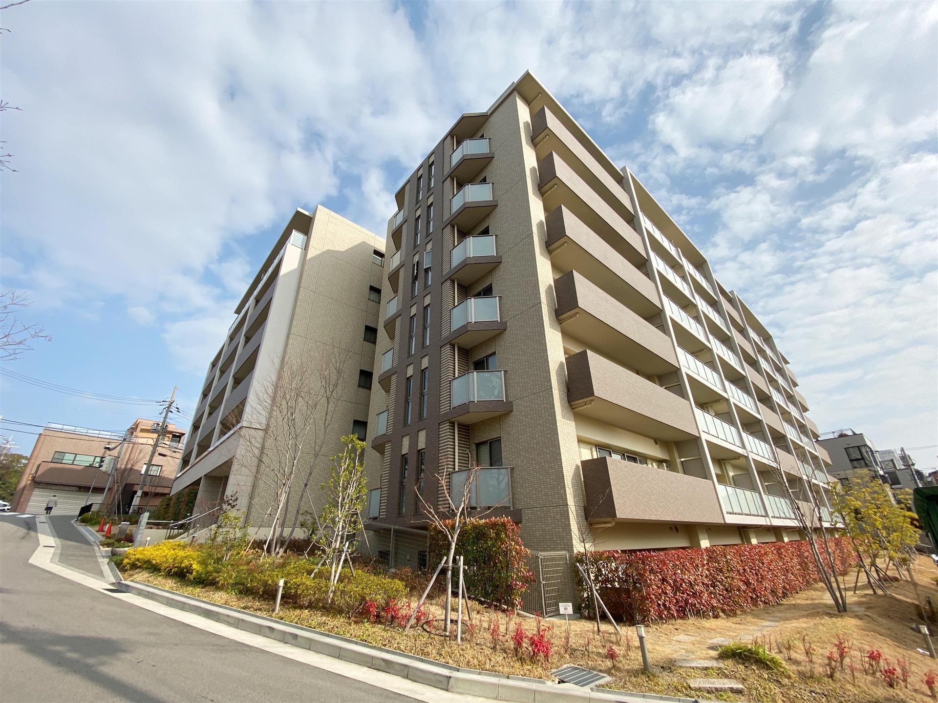 【セリシール夙川苦楽園の建物外観】