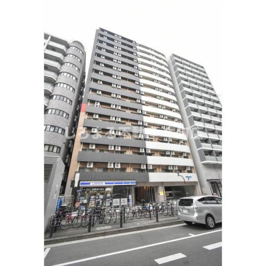 【SERENiTE本町refletの建物外観】