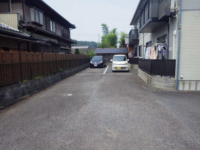 【ディアス杉村Ｂ棟の駐車場】