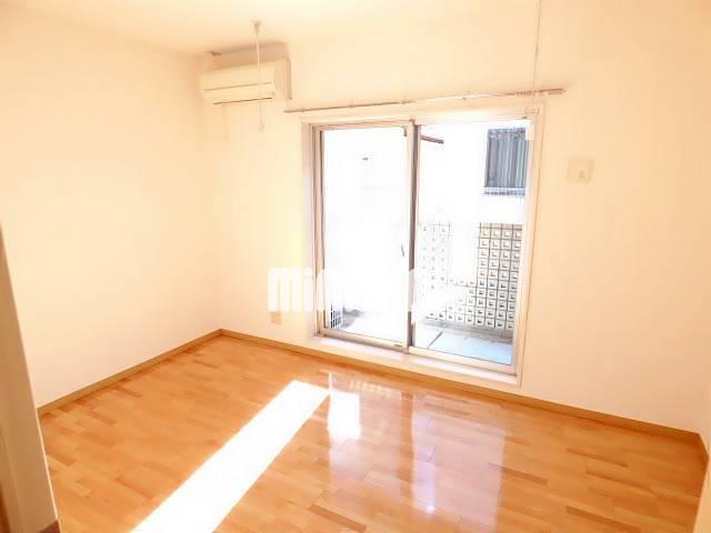 居室・リビング　広々した洋間です。