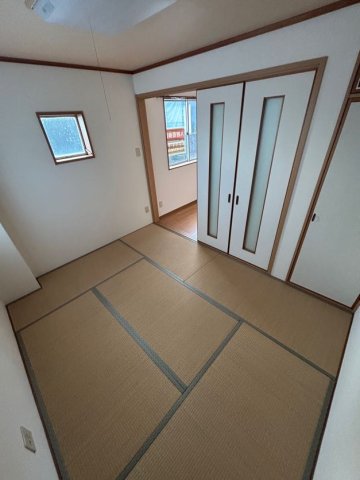 その他部屋・スペース　開放的な寝室です