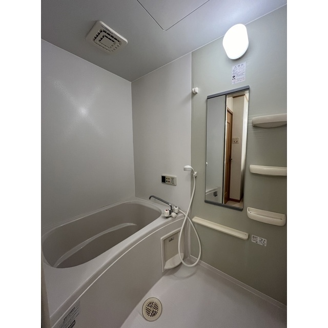 バス・シャワールーム　※同タイプ別室の写真となります。