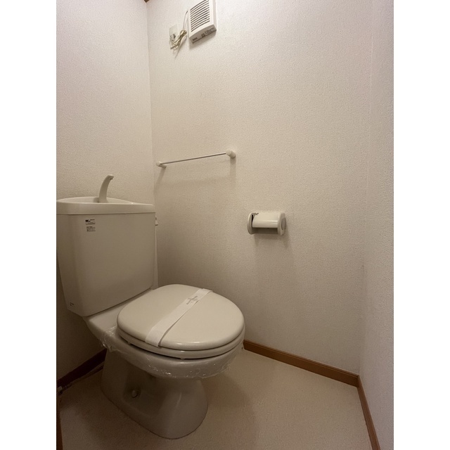 トイレ　※同タイプ別室の写真となります。