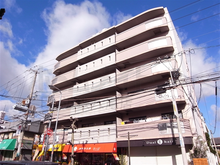 八尾市陽光園のマンションの建物外観