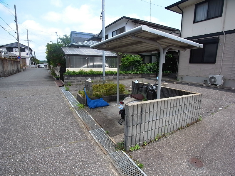 【神戸市須磨区白川台のアパートのエントランス】