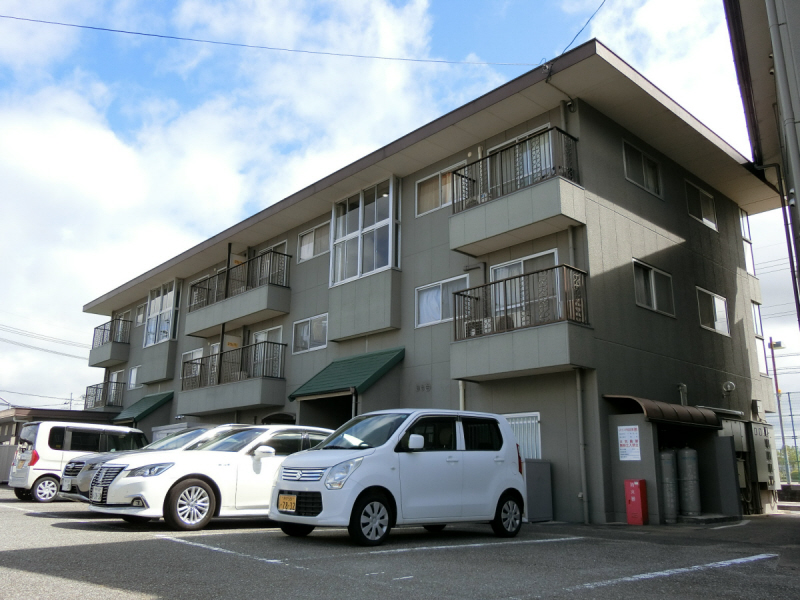 小野市王子町のマンションの建物外観