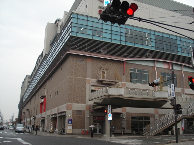 【北葛城郡王寺町本町のマンションのショッピングセンター】