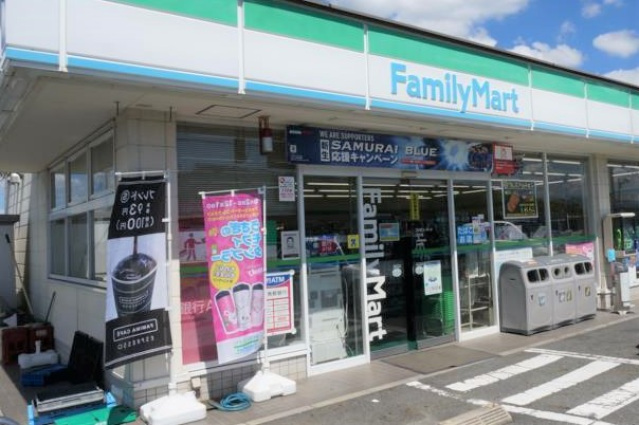 【北葛城郡王寺町本町のマンションのコンビニ】