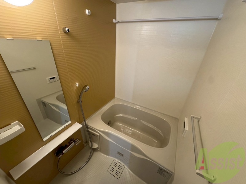 バス・シャワールーム　こちらはお風呂です。デザインがオシャレでいいですね。