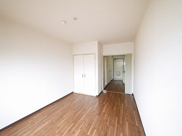 居室・リビング　こちらの居間で趣味の時間をお楽しみください