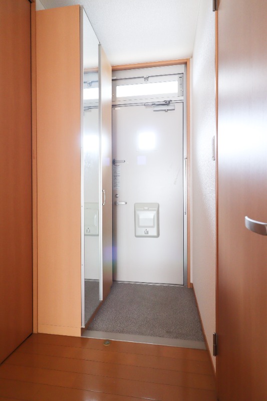 玄関　図面と現状に相違がある場合には現状を優先