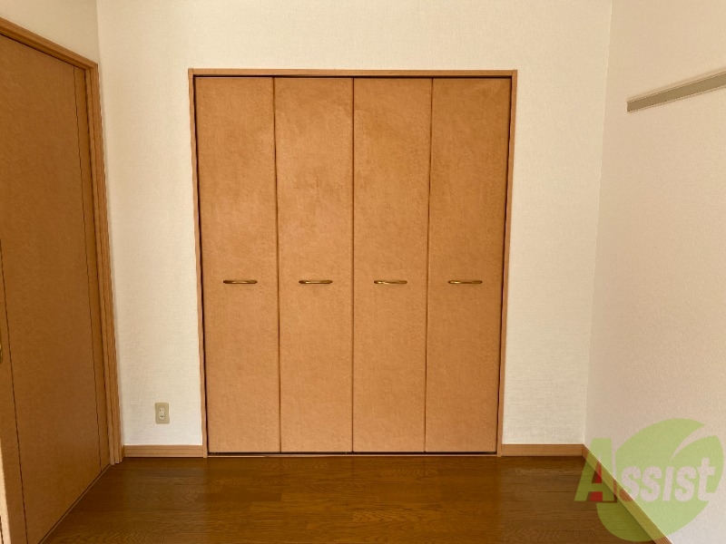 収納　収納はこちらのクローゼットをお使いください。