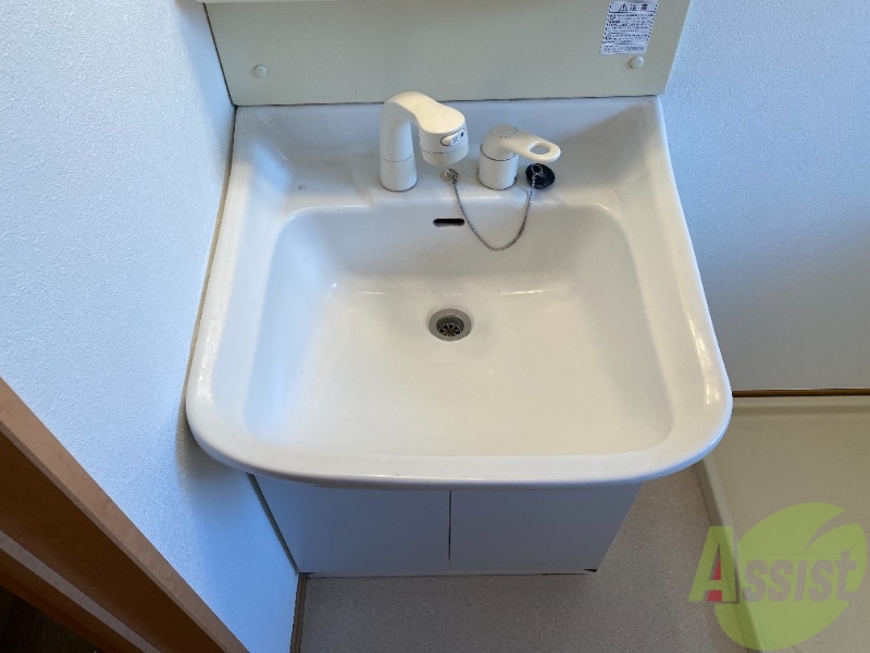 洗面設備　洗面台は独立しています。朝の身支度はこちらでどうぞ～