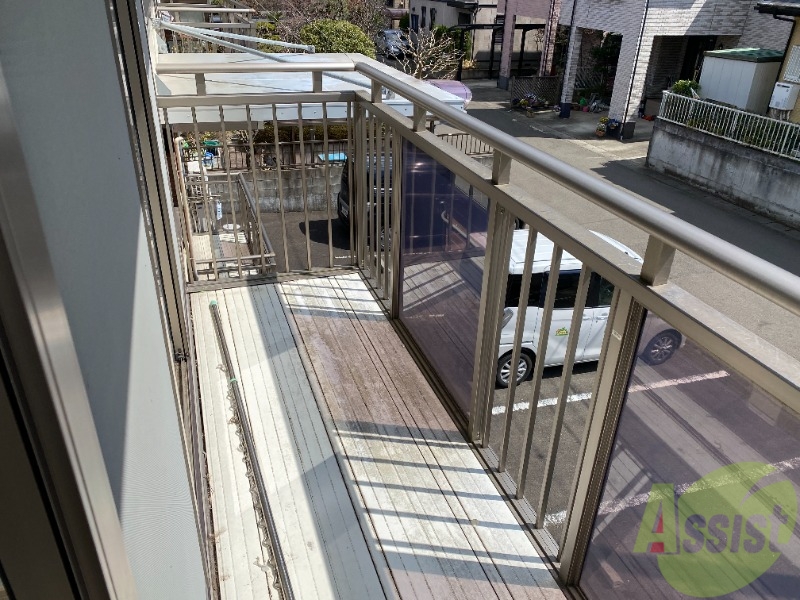 バルコニー　バルコニーは幅もしっかりあって洗濯物がはかどりそうですね。