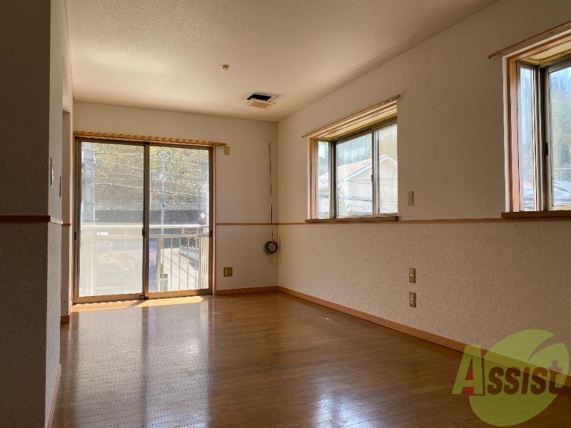 居室・リビング　１０．４帖のリビングです。広々としていますね。