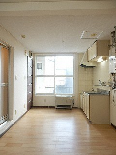 居室・リビング　風が抜ける設計です♪