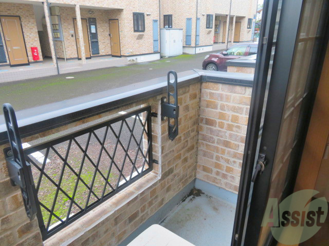 バルコニー　バルコニーは洗濯物を干すスペースが確保されていました。