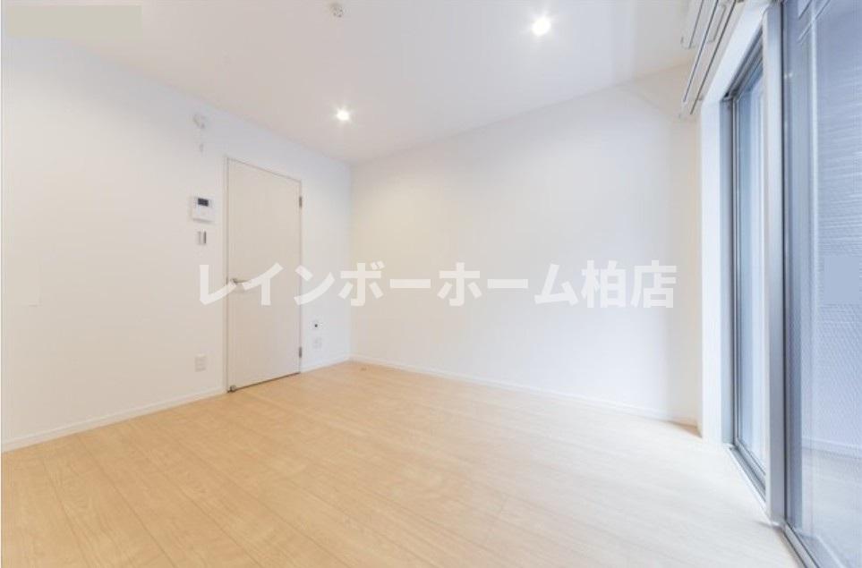 居室・リビング　こちらの居間で趣味の時間をお楽しみください