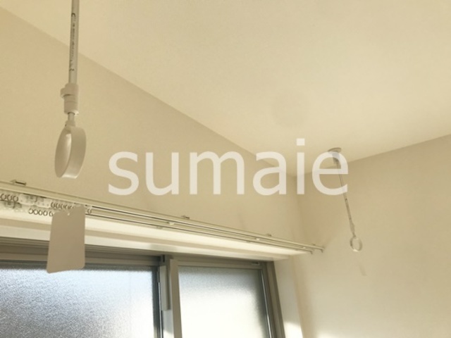 その他設備　室内物干し。