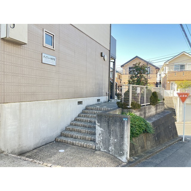 エントランス　建物へのアプローチ部分♪