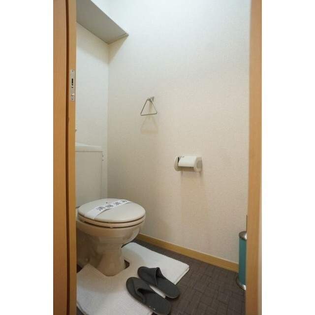 トイレ　上部に収納のあるトイレ！