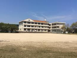 小学校　鳥取市立富桑小学校（小学校）まで492m