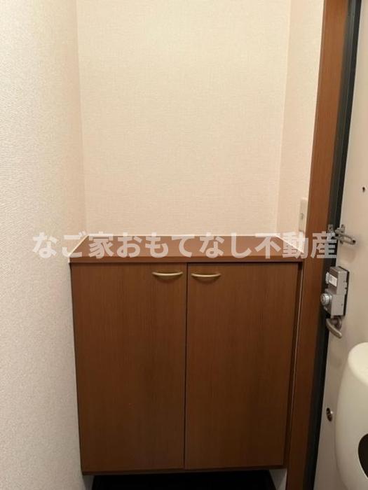 玄関　※写真は別号室