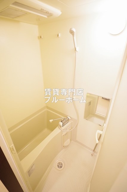 バス・シャワールーム　お風呂は浴室乾燥機付き！
