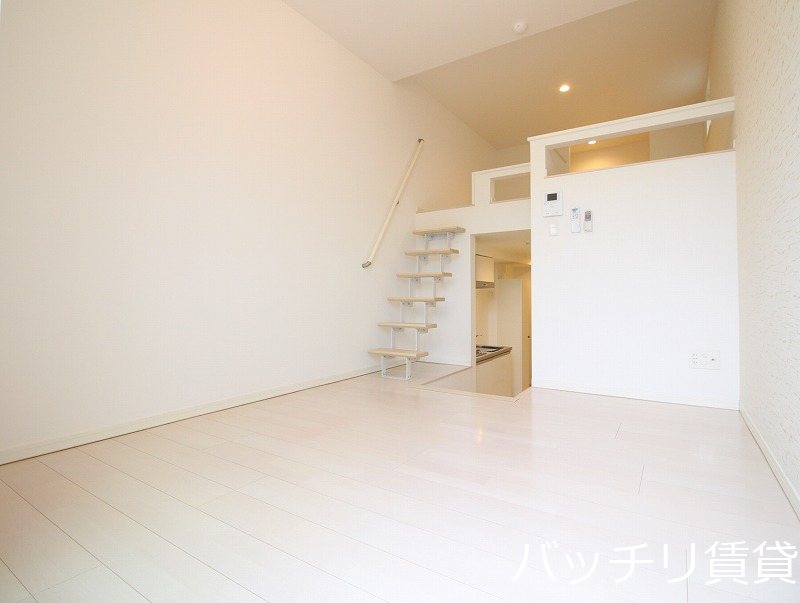 居室・リビング　同型タイプの為、現状を優先致します。