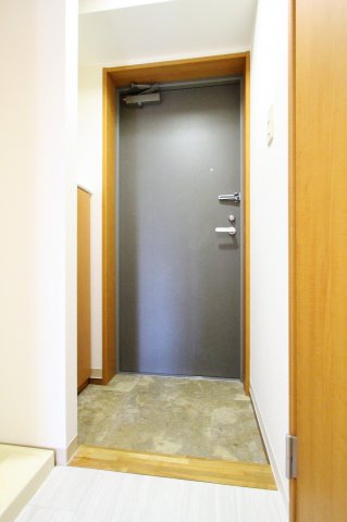 玄関　参考写真（同物件別部屋）