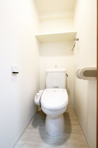 トイレ　参考写真（同物件別部屋）