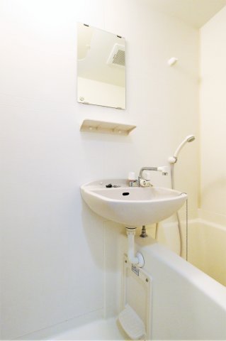 洗面設備　参考写真（同物件別部屋）