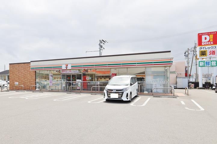 コンビニ　セブン－イレブン小松島日開野町店（コンビニ）まで694m