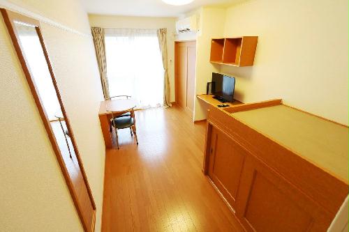 居室・リビング　大型家具家電付きにより初めての一人暮らしの方も安心！